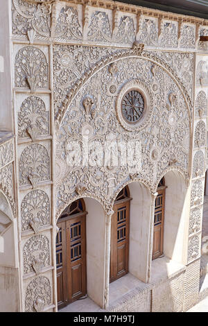 Kashan, Iran - 26. April 2017: Stuck in Tabatabaei historischen Haus. Stockfoto