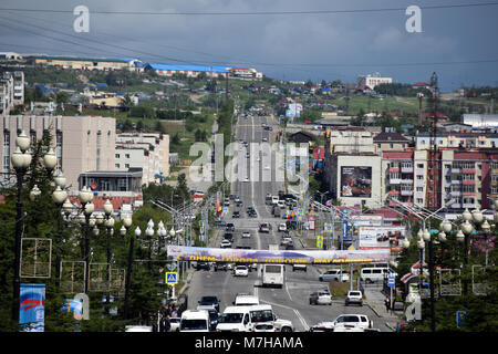 Lenin Avenue in der Innenstadt von Magadan ist die Hauptstraße der capitale Stadt der Kolyma Region. Stockfoto