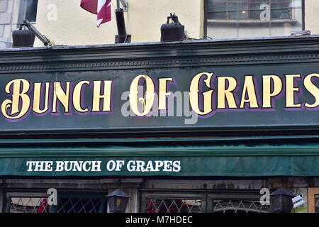 Zeichen der familiengeführte Pub der Weintraube an der High Street im Zentrum von Galway in Irland. Stockfoto