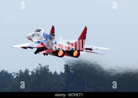 MiG-29-Jet fighter von Mauerseglern russischen Kunstflug Team. Stockfoto