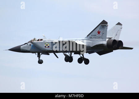 MiG-31 BM Interceptor der russischen Luftwaffe Landung. Stockfoto