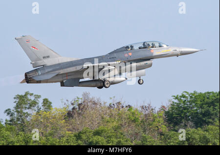 Royal Thai Air Force F-16 während der Übung bewältigen Tiger 2017. Stockfoto