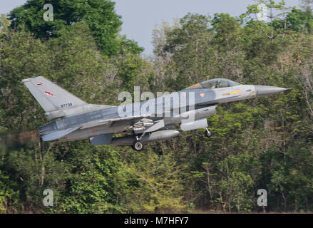 Royal Thai Air Force F-16 während der Übung bewältigen Tiger 2017. Stockfoto