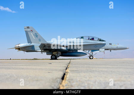 Us Navy F/A-18D Hornet an der Naval Air Station Waffen China Lake, Kalifornien. Stockfoto