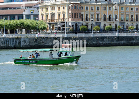 El Gasolino, kleines Boot Passagiere, die auf den Fluss Nervion, zwischen Palma de Mallorca und Las Arenas, Getxo, Vizcaya, Pais Vasco, Spanien, Stockfoto