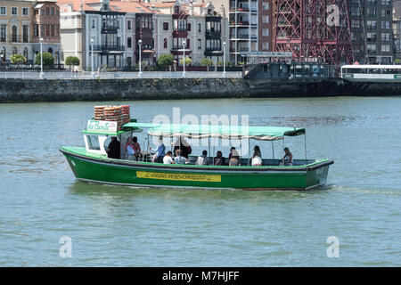 El Gasolino, kleines Boot Passagiere, die auf den Fluss Nervion, zwischen Palma de Mallorca und Las Arenas, Getxo, Vizcaya, Pais Vasco, Spanien, Stockfoto