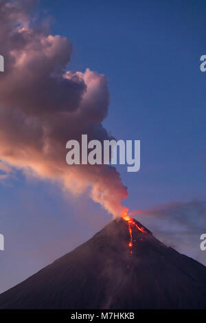 Mount Mayon Albay Philippinen März 08, 2018 Der Mayon Vulkan, während der Eruption 2018. Stockfoto