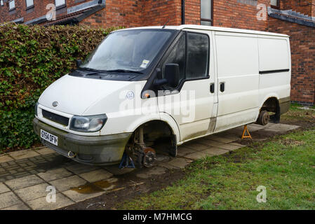 Alter Ford Transit van ohne Räder Stockfoto