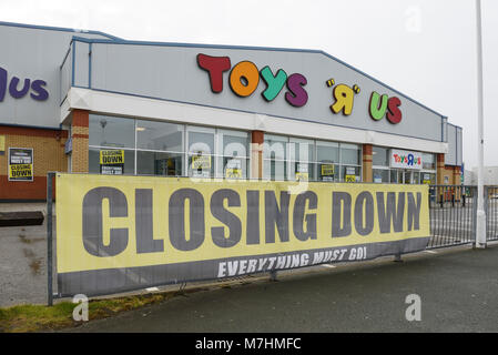 Toys R Us Store auf eine Retail Park in Chester GROSSBRITANNIEN Stockfoto