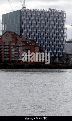Die neue US-Botschaft Gebäude ist in seinen neun Elms Lage auf der Südseite der Themse gesehen, in London am 11. März 2018. Stockfoto