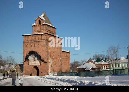 KOLOMNA, Russland - 10 März 2018 Pyatnitsky Tore in Kolomna Kreml Stockfoto