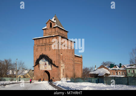 KOLOMNA, Russland - 10 März 2018 Pyatnitsky Tore in Kolomna Kreml Stockfoto