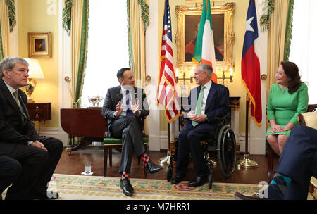 Taoiseach Leo Varadkar trifft Texas Gouverneur Greg Abbott und seine Frau Cecilia Nee Phalen an der Regler-villa in Austin am Anfang seines einwöchigen Besuchs in den Vereinigten Staaten von Amerika. Stockfoto