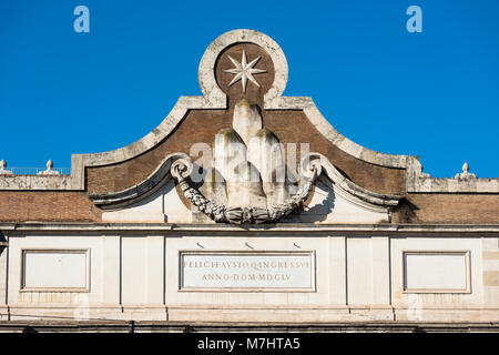 Porta del Popolo ist ein Tor der Aurelianischen Mauern, die zu Piazza del Popolo in Rom. Latium, Rom. Stockfoto