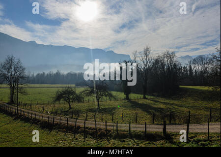 Landschaft Schoß des Savoy, in der Nähe von Entre-deux-Guiers, in südlichen Frankreich, an einem klaren Winter am Nachmittag Stockfoto