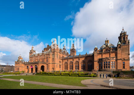 Externe Ansicht der Kelvingrove Art Gallery und Museum im Kelvingrove Park, Glasgow, Schottland, Vereinigtes Königreich Stockfoto