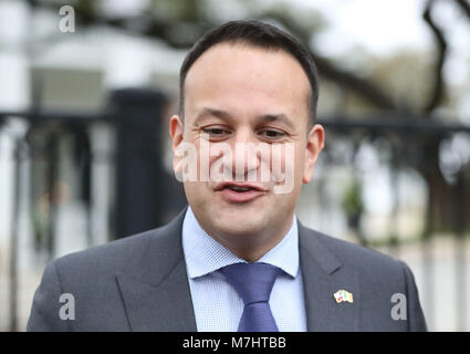 Taoiseach Leo Varadkar im Gespräch mit den Medien nach trifft er Texas Gouverneur Greg Abbott an der Regler-villa in Austin am Anfang seines einwöchigen Besuchs in den Vereinigten Staaten von Amerika. Stockfoto