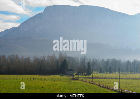 Landschaft Schoß des Savoy, in der Nähe von Entre-deux-Guiers, in südlichen Frankreich, an einem klaren Winter am Nachmittag Stockfoto