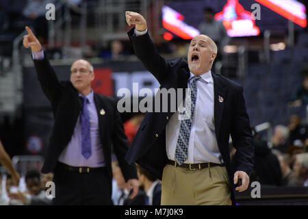 Washington, DC, USA. 9 Mär, 2018. Der hl. Bonaventura Head Coach MARK SCHMIDT yells out-Anweisungen zu seiner Mannschaft im Viertelfinale Spiel am Kapital einer Arena in Washington DC statt. Credit: Amy Sanderson/ZUMA Draht/Alamy leben Nachrichten Stockfoto