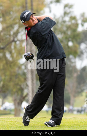 Newport Beach, Kalifornien, USA. 10 Mär, 2018. SCOTT PAREL macht ein T-Stück, das auf der dritten Bohrung während der zweiten Runde der Toshiba Klassiker am Newport Beach Country Club am 10. März in Newport Beach, Kalifornien 2018. Quelle: Doug Gifford/ZUMA Draht/ZUMAPRESS.com/Alamy leben Nachrichten Stockfoto