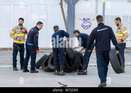 Palamos, Spanien. 10. März, 2018. Fireman Ausstellung auf Dorf Palamos März 10, 2018, Spanien Quelle: Arpad Radoczy/Alamy leben Nachrichten Stockfoto