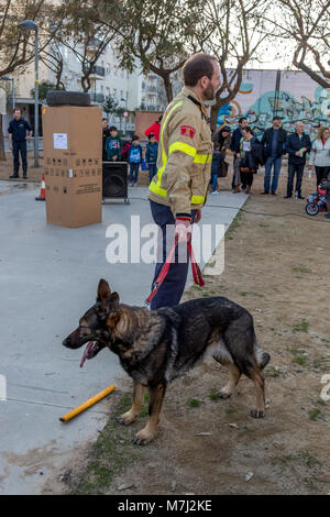 Palamos, Spanien. 10. März, 2018. Fireman Ausstellung auf Dorf Palamos März 10, 2018, Spanien Quelle: Arpad Radoczy/Alamy leben Nachrichten Stockfoto