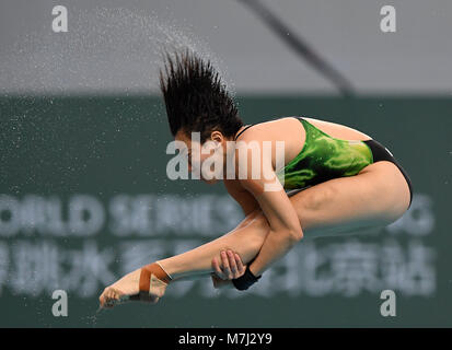 Peking, China. 11 Mär, 2018. Malaysia's Cheong Jun Hoong konkurriert, während bei den Frauen 10-m-Halbfinale bei der FINA Diving World Serie 2018 in Peking, der Hauptstadt von China, am 11. März 2018. Credit: Er Changshan/Xinhua/Alamy leben Nachrichten Stockfoto