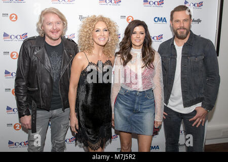 London, England. 11. März 2018, Karen Fairchild, Kimberly Schlapman, Jimi Westbrook, und Phillip süß wie Little Big Town Fotoshooting von Land zu Land in der O2 Arena am 10. März 2018, London. England. © Jason Richardson/Alamy leben Nachrichten Stockfoto