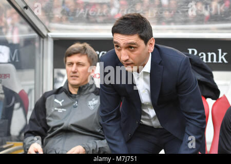 Stuttgart, Deutschland. 11 Mär, 2018. Tayfun KORKUT, Coach (VFB Stuttgart), skeptisch, Fussball 1. 1. Fussballbundesliga, 26. Spieltag, Spieltag 26, VFB Stuttgart - RB Leipzig 0-0, am 11.03.2018 in Stuttgart/Deutschland. MERCEDES BENZ ARENA. | Verwendung der weltweiten Kredit: dpa/Alamy leben Nachrichten Stockfoto