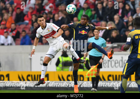 Stuttgart, Deutschland. 11 Mär, 2018. Erik THOMMY (VFB Stuttgart), Aktion, Duellen gegen BRUMA (L). Fussball 1. 1. Fussballbundesliga, 26. Spieltag, Spieltag 26, VFB Stuttgart - RB Leipzig 0-0, am 11.03.2018 in Stuttgart/Deutschland. MERCEDES BENZ ARENA. | Verwendung der weltweiten Kredit: dpa/Alamy leben Nachrichten Stockfoto