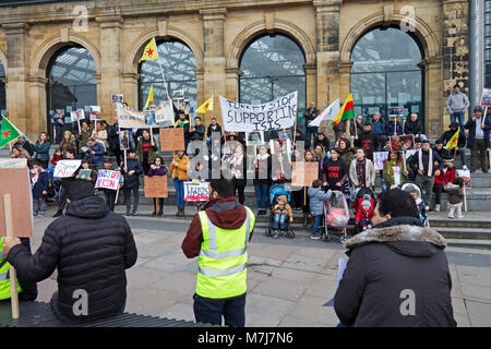 Liverpool, Großbritannien. 11. März 2018. Menschen demonstrieren gegen das türkische Militär Angriff auf die kurdische Kräfte in Afrin Syrien. Credit: Ken Biggs/Alamy Leben Nachrichten. Stockfoto