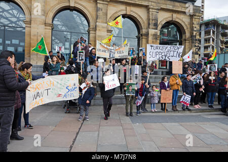 Liverpool, Großbritannien. 11. März 2018. Menschen demonstrieren gegen das türkische Militär Angriff auf die kurdische Kräfte in Afrin Syrien. Credit: Ken Biggs/Alamy Leben Nachrichten. Stockfoto