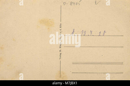 Postkartenbild des Schlosseingangs in Strehla, Sachsen, Deutschland. Das Foto zeigt die architektonischen Details des Eingangs und der Umgebung. Stockfoto