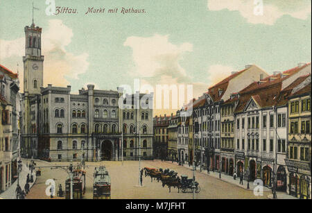Diese Postkarte zeigt den Marktplatz von Zittau mit dem Rathaus in Sachsen. Das Bild unterstreicht die historische und architektonische Bedeutung dieses öffentlichen Raumes. Stockfoto