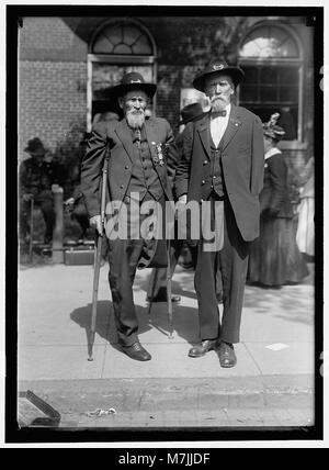 GRAND ARMEE DER REPUBLIK. PARADE 1915 am Lager. 2 Veteranen LCCN 2016866731 Stockfoto