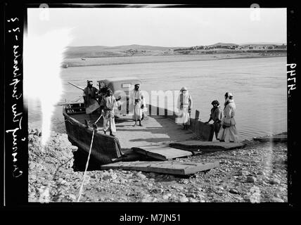 Irak. Kufa. (An den Ufern des Euphrat). Einst ein wichtiger Moslemischen (d. h., Muslim) Zentrum des Lernens. Typische Flussfähre im Irak LOC matpc.16150: Stockfoto