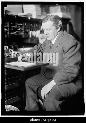 LEWIS, DAVID JOHN. REP. Von MARYLAND, 1911-1917; US-TARIF COMMON, 1919-1925. Am Schreibtisch LCCN 2016865116 Stockfoto