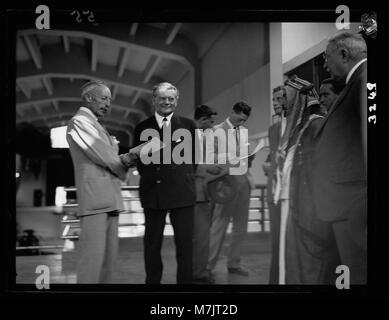 Die Eröffnungszeremonie des Werks der Palestine Electric Corporation in Jordanien mit seiner Exzellenz und seiner Hoheit Emir Abdullah bei der Veranstaltung. Stockfoto