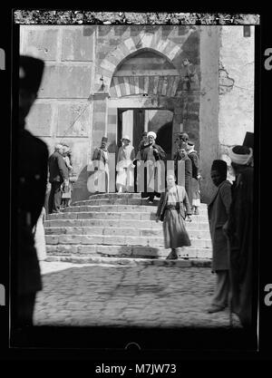 Besuch der Seine königliche Hoheit, Prinzessin Maria und dem Grafen von Harwood. März 1934. Prinzessin Maria bei der machpela Moschee in Hebron. Durch die Scheichs der Moschee, März 12 LOC 15794 matpc begleitet. Stockfoto