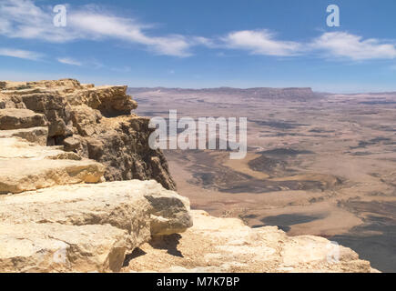 Makhtesh Ramon Krater in der Wüste Negev in Israel. Stockfoto