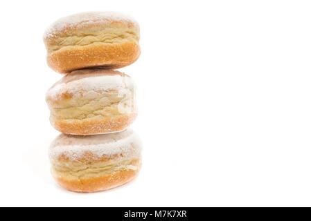 Karneval Donut mit Karneval Dekoration auf einer Schiefertafel Stockfoto