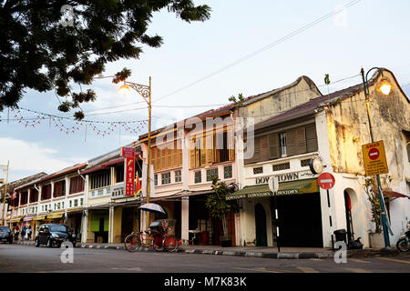 Traditionellen chinesischen Geschäft befindet sich im UNESCO-Welterbe Zone von Georgetown in Penang, Malaysia Stockfoto