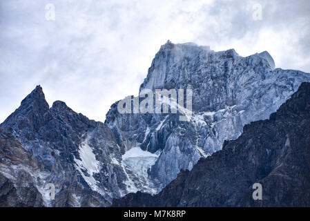 Berggipfel in der Cordon Olguin, Torres del Paine Nationalpark, Patagonien, Chile Stockfoto