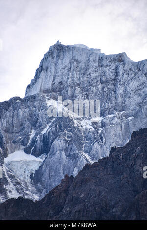 Berggipfel in der Cordon Olguin, Torres del Paine Nationalpark, Patagonien, Chile Stockfoto