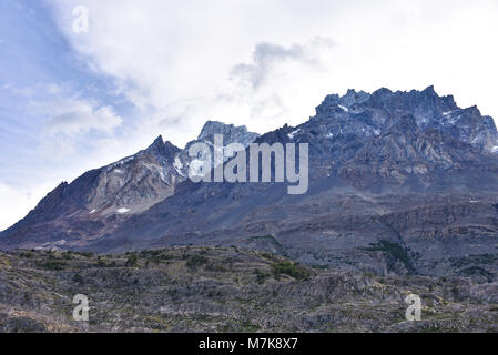 Berggipfel in der Cordon Olguin, Torres del Paine Nationalpark, Patagonien, Chile Stockfoto