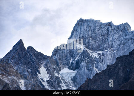 Berggipfel in der Cordon Olguin, Torres del Paine Nationalpark, Patagonien, Chile Stockfoto