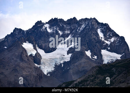 Berggipfel in der Cordon Olguin, Torres del Paine Nationalpark, Patagonien, Chile Stockfoto