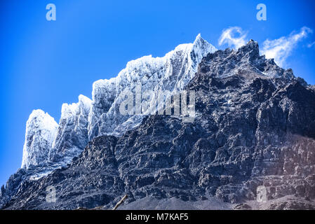 Berggipfel in der Cordon Olguin, Torres del Paine Nationalpark, Patagonien, Chile Stockfoto