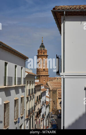 Der barocke Glockenturm der Real Colegiata de San Sebastian in der andalusischen Stadt Antequera in Spanien. Stockfoto