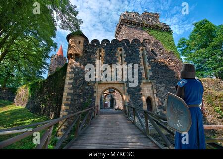 Mittelalterliche Ritter von Eingang portal Gothic-Renaissance stil Grodziec Schloss in Niederschlesien, Polen Stockfoto